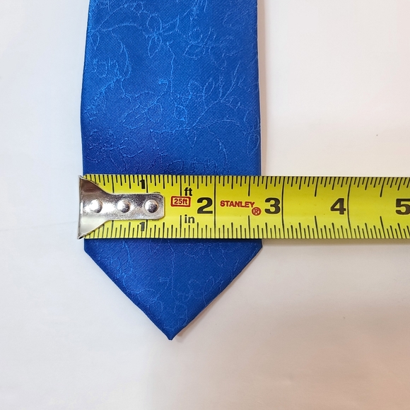 J.Ferrar Blue Tie. New Without Tags. Comes with Tie Clip. - Picture 4 of 7